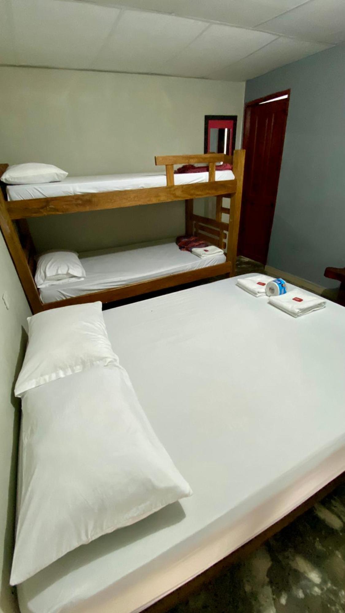 Hostal Castillo Del Mar Камаронес Экстерьер фото