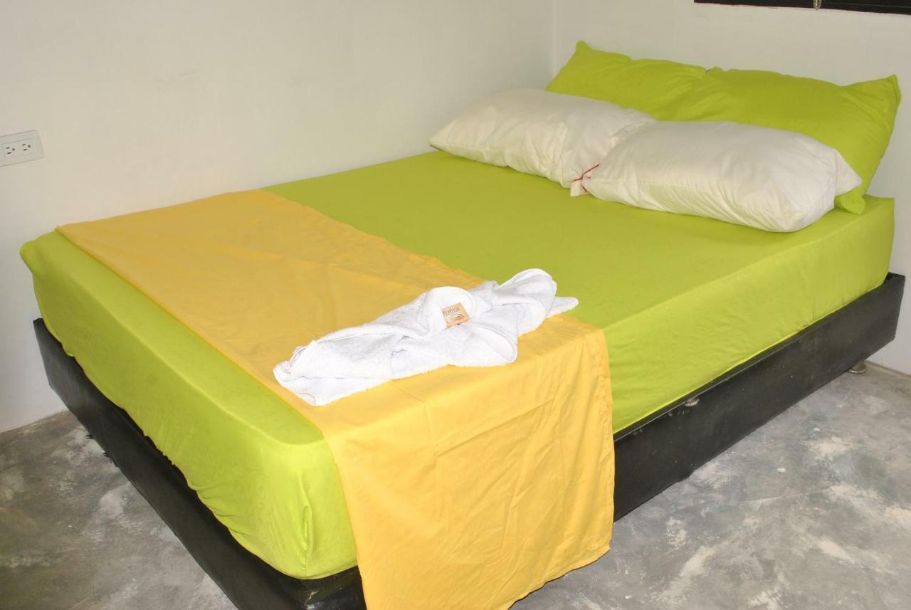 Hostal Castillo Del Mar Камаронес Экстерьер фото
